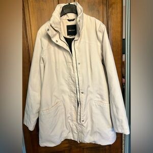 Pristine Marmot Women's Cream Insulated City Coat, size xl